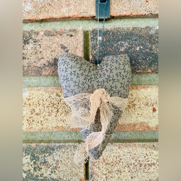 *Primitive Stuffed Floral Heart Ornament - Picture 8 of 14